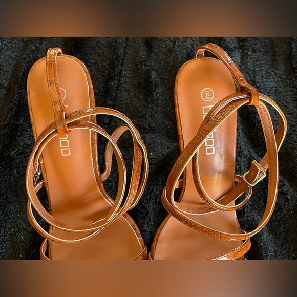 Boohoo Women's Brown Strappy Heels. Size 7 - Picture 4 of 7